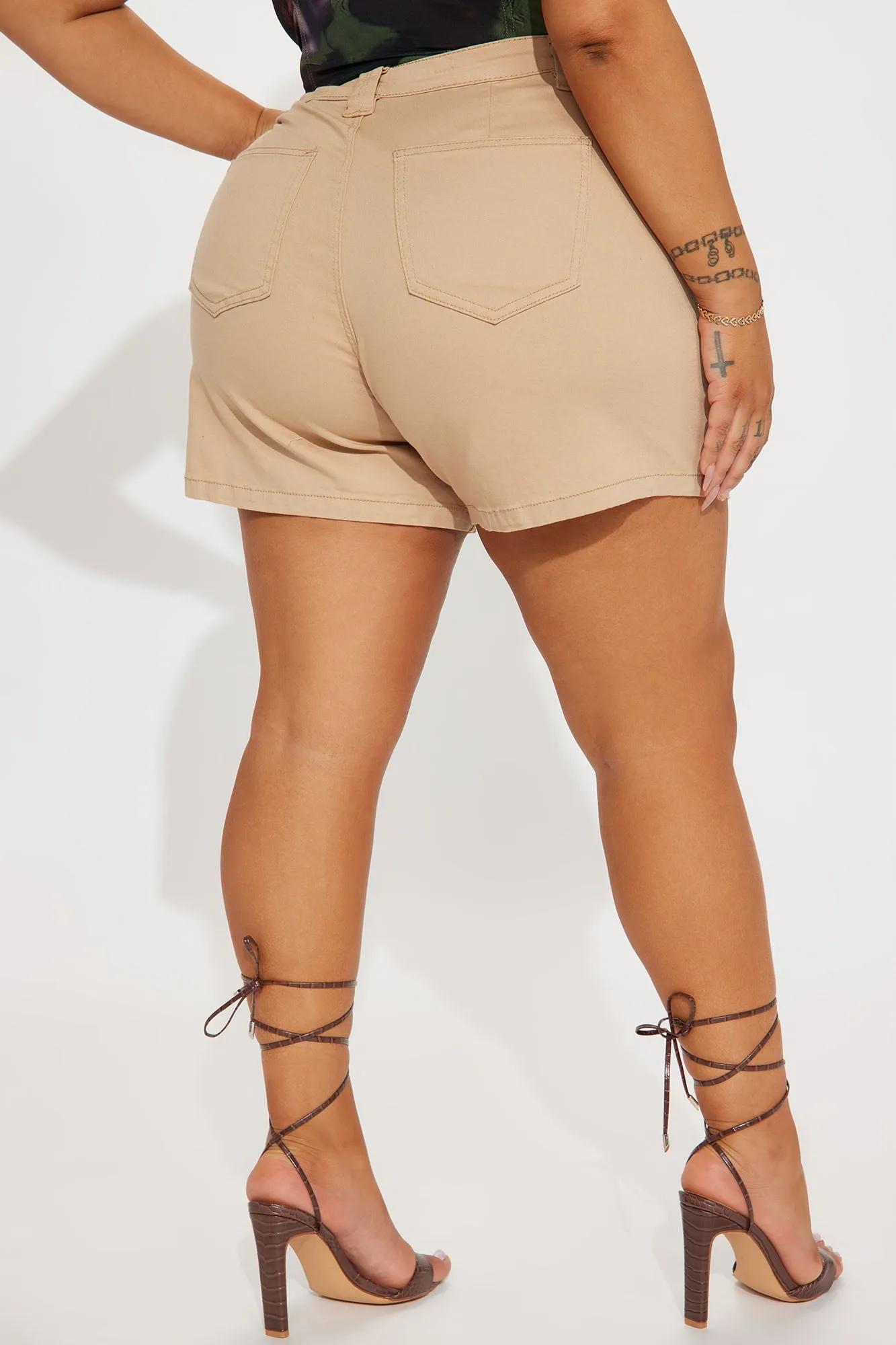 Back Alley Cargo Short. - Khaki