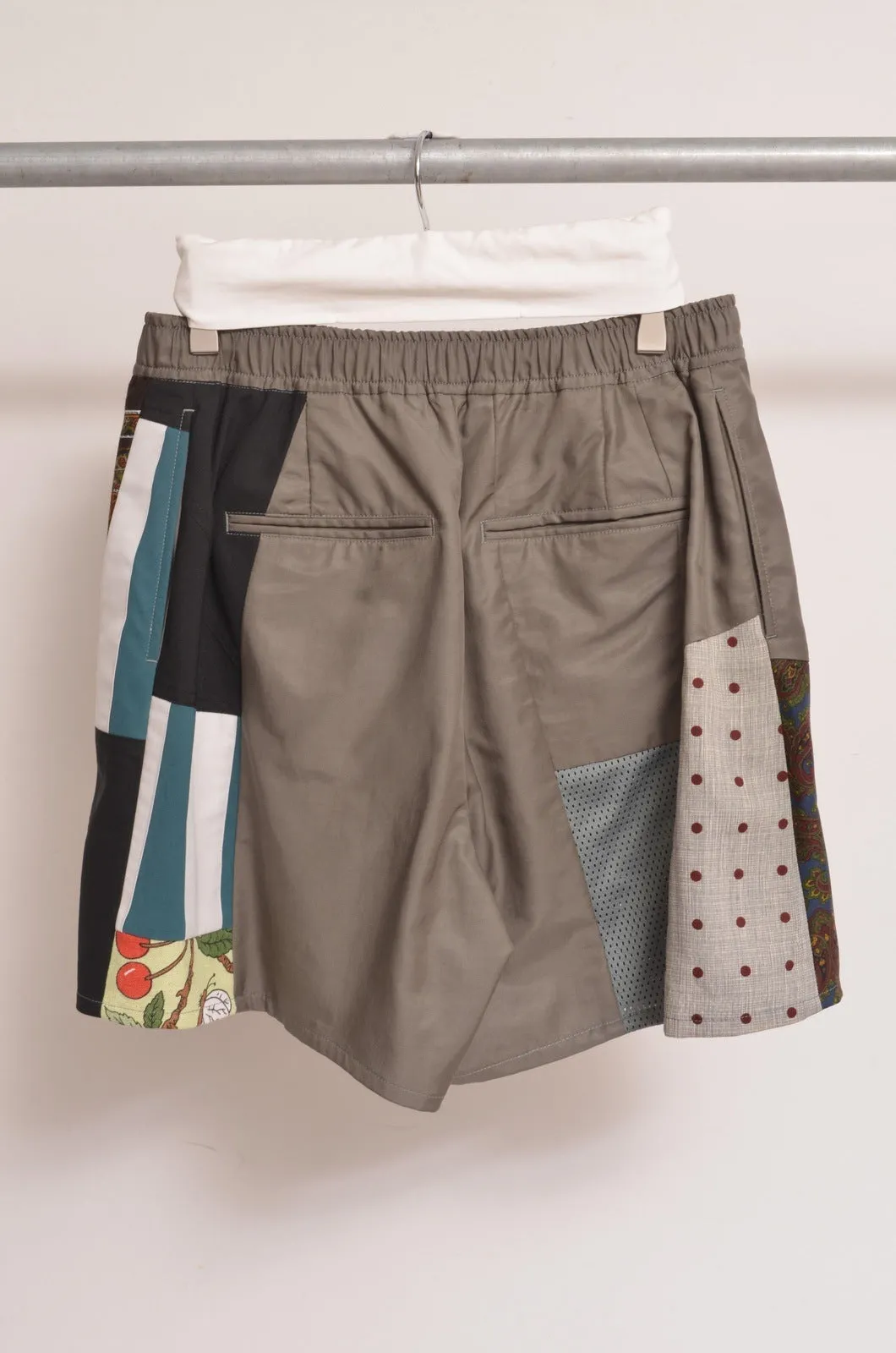 CUT AND CONNECTED C/C/L SHORTS /KHAKI